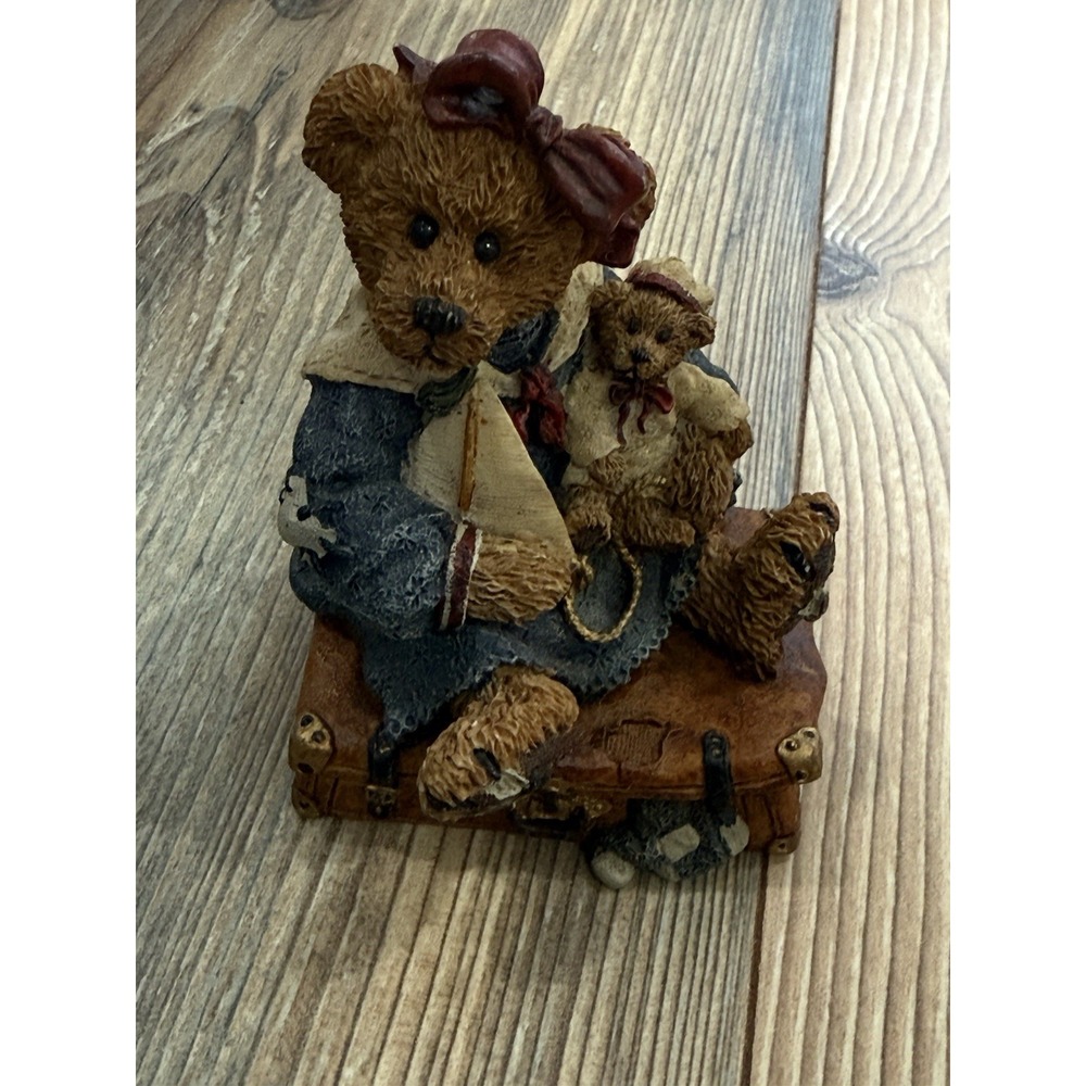 BOYDS BEARS AND FRIENDS: A Journey Begins With A Single Step